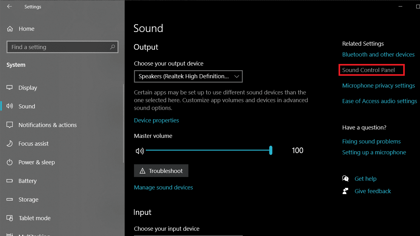 Výběrem možnosti Otevřít nastavení zvuku a kliknutím na ovládací panel zvuku v dalším okně