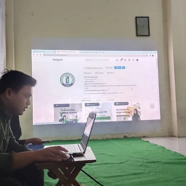 Kabid Pa Hmi Cabang Semarang Beri Pelatihan Desain Grafis Sebagai Seni