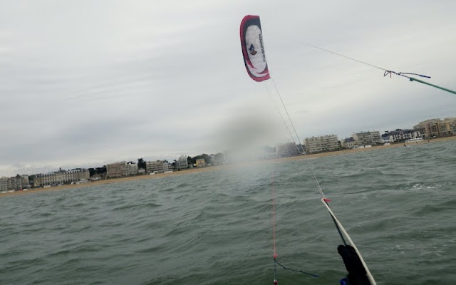 Vers l'estuaire de la Loire (Pornichet/LaBaule, St Brévin...) au fil du temps... - Page 12 Pornichet_kitesurf_0009w