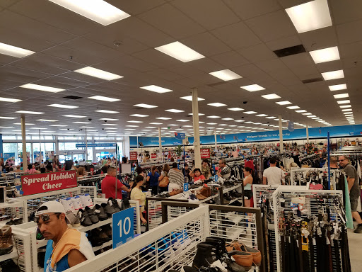 Clothing Store «Ross Dress for Less», reviews and photos, 7800 W 33rd Ave, Hialeah, FL 33018, USA