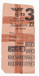 Toelagekaart (Zulagekarte) voor in Duitsland tewerkgestelde arbeider. Geldig van 19 maart 1945 tot 1 april 1945. Toelagekaart (Zulagekarte) voor in Duitsland tewerkgestelde arbeider. Geldig van 19 maart 1945 tot 1 april 1945.