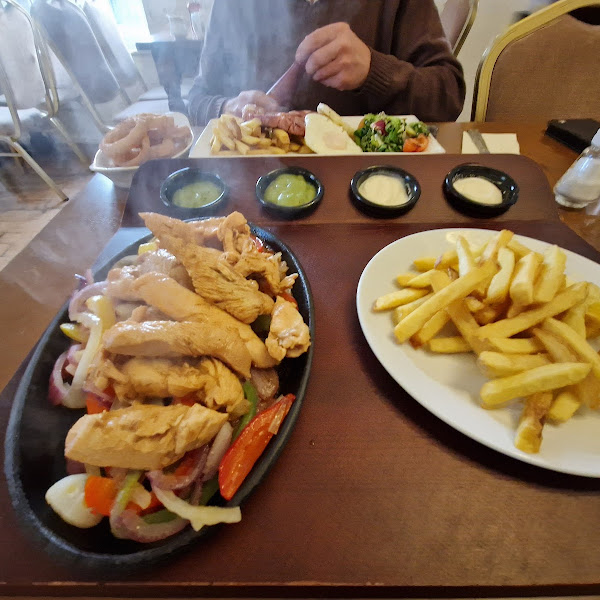 GF Bbq sizzling chicken fajitas (chips instead of wraps)