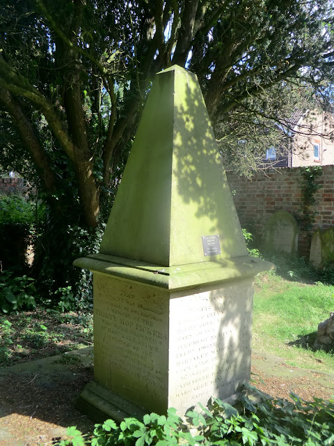 CIMG2005 Hoppers' Memorial, St Mary's church