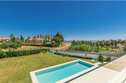 Villa with pool and terrace 3