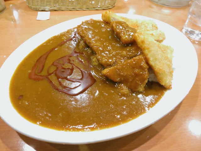 とんかつが２枚盛られたダブルカツカレー