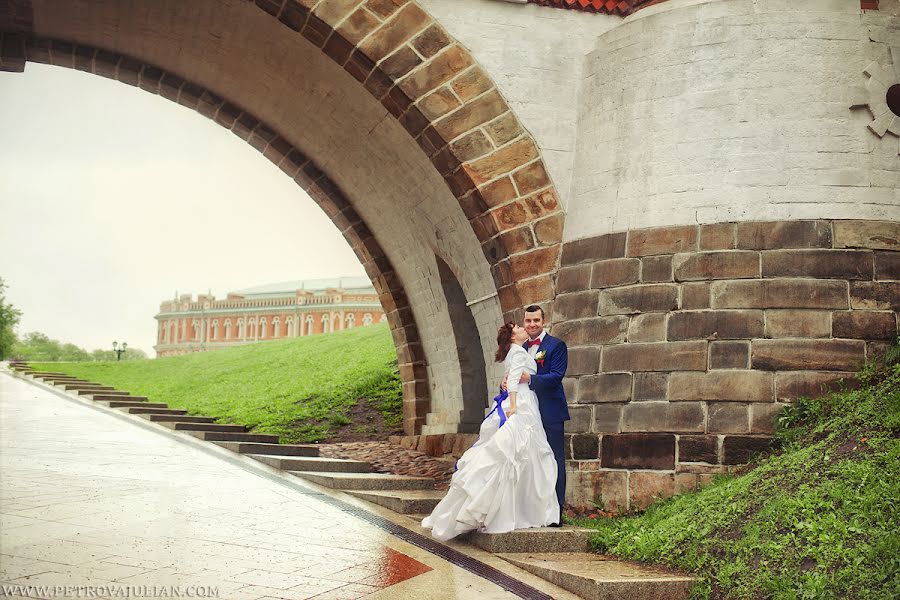 Fotografo di matrimoni Yuliya Petrova (petrovajulian). Foto del 10 giugno 2015