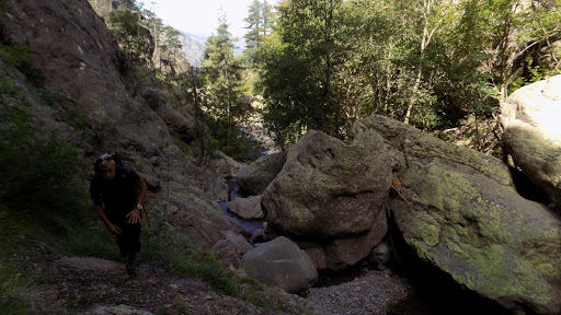 Remontée du ravin de la Solitude avant le premier ressaut