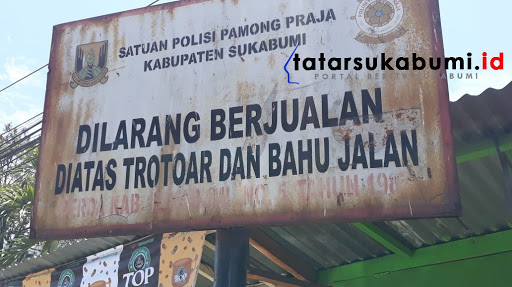 
Tertibkan PKL dan Parkir Liar di Sukabumi, Pedagang Keluhkan Aturan Berjualan di Trotoar
