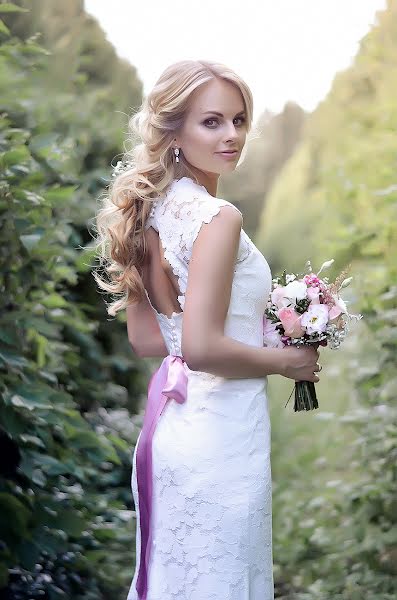 Fotograful de nuntă Irina Poverennova (iriskaboo). Fotografia din 19 martie 2019
