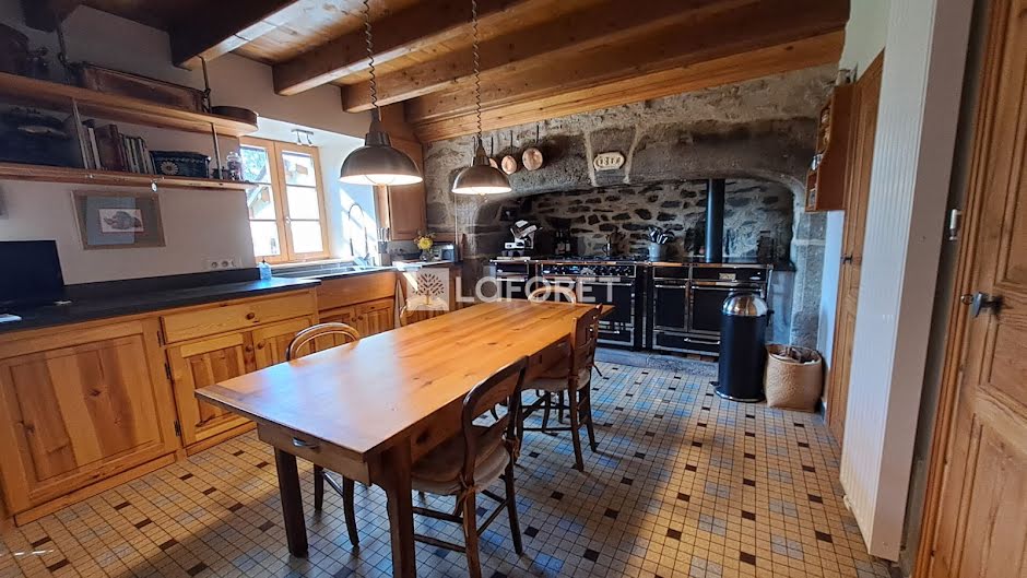 Vente ferme 17 pièces 352 m² à Lorcières (15320), 519 000 €