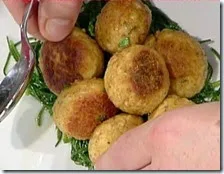 Polpettone di tacchino con agretti al salto