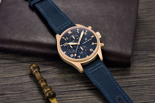 Title 3, Fashion Quartz Mens Watch Glow In The Night. S...