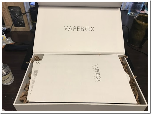 IMG 3172 thumb - 【おトクなボックス】話題のVAPEBOX着弾！ハードとリキッドがセットになったワクワクのランダムボックス！何が入っているのかな？ZampleBoxとの違いは？【VAPEガチャ】