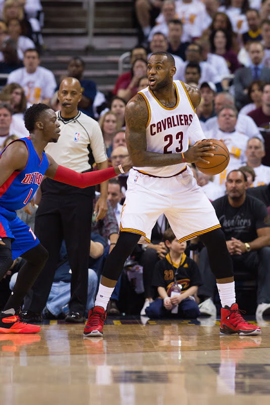 James Debuts University Red LeBron 13 Elite in Playoffs Opener