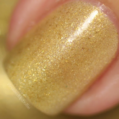 Dollish Polish A Crown For A King Macro