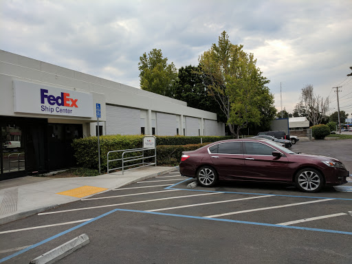 Shipping and Mailing Service «FedEx Office Ship Center», reviews and photos, 520 Lawrence Expy, Sunnyvale, CA 94085, USA