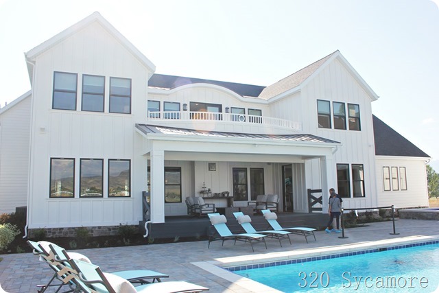 modern farmhouse back railing deck patio