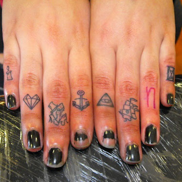 finger tattoos