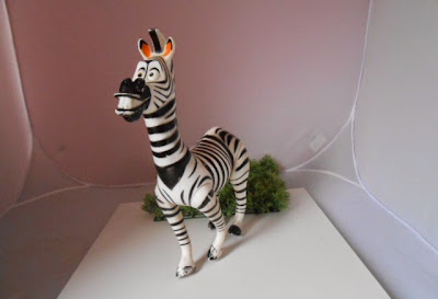 Brinquedo de plástico, zebra articulado Marty do Madagascar,  31cm de comprimento e 30cm de altura - R$ 25,00