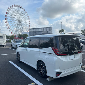 ノア MZRA90W