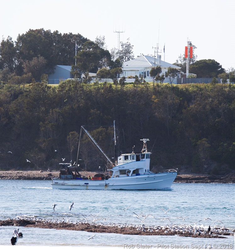 trawler-entering-crookhaven-sept-2018