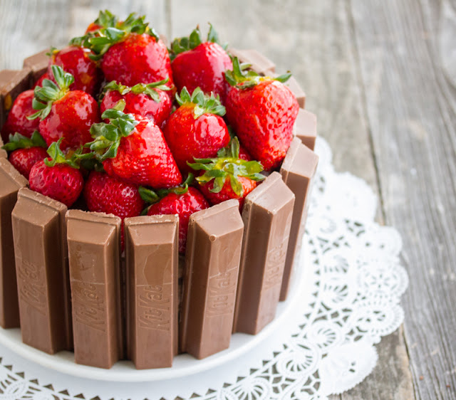 KitKat Chocolate Layer Cake - VeryVera