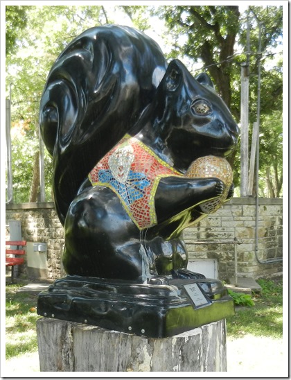 2018-09-17b Kansas, Marysville - Black Squirrel Statues (8)