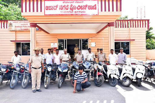 Azad Nagar Police Station, Davanagere - Harapanahalli Rd, Beedi Layout, Mahaboob Nagar, Davangere, Karnataka 577001, India, Police_Station, state KA