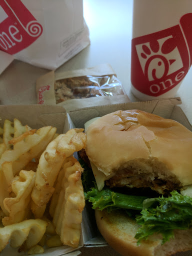 Fast Food Restaurant «Chick-fil-A», reviews and photos, 4300 Glumack Dr C-2560, St Paul, MN 55111, USA