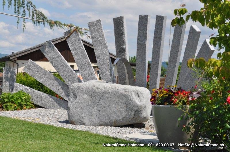 Granitstellen als Gestaltungselement im Garten