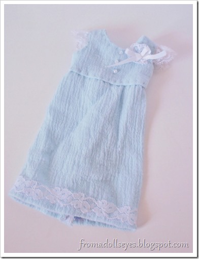 A cute blue doll dress with lace ruffles for a yosd ball jointed doll.  Free pattern and tutorial!