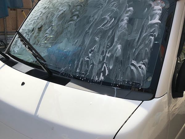 車のガラスの水垢汚れを綺麗に落とそう 方法や便利アイテムを紹介 Cartuneマガジン