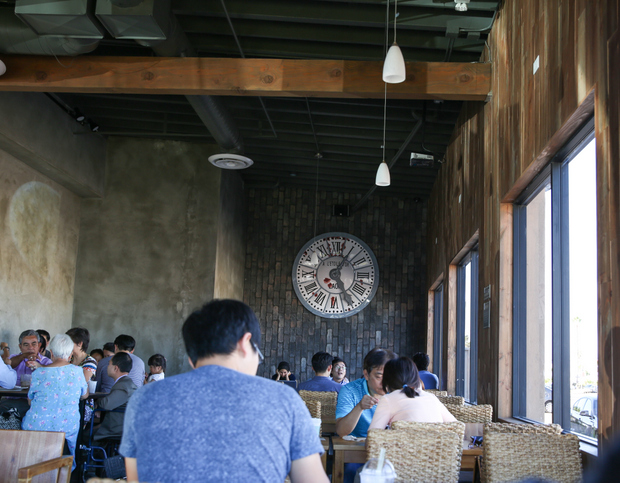 photo of the inside of Caffe Bene