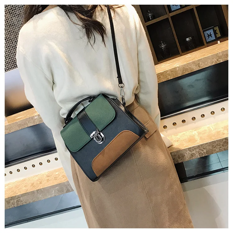 Sac de mode avec couverture givrée et couleurs contrastées. Alliez style et praticité, idéal pour un usage quotidien et toutes vos sorties.