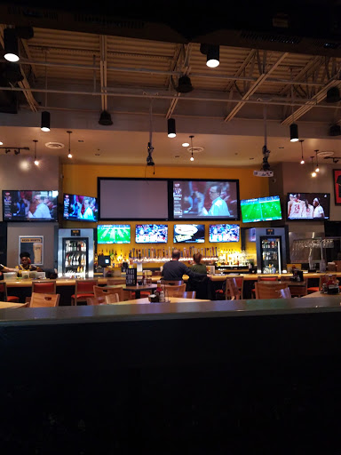 Chicken Wings Restaurant «Buffalo Wild Wings», reviews and photos, 7230 Bell Creek Rd, Mechanicsville, VA 23111, USA