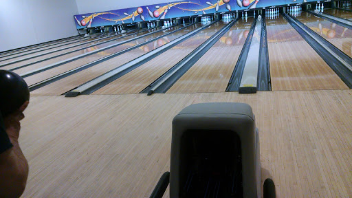 Bowling Alley «Showplace Entertainment Center», reviews and photos, 141 E Service Rd, Staten Island, NY 10314, USA