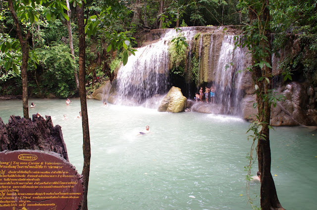 Blog de voyage-en-famille : Voyages en famille, Kanchanaburi : les chutes d'Erawan