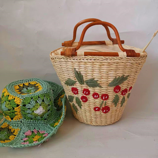 Title 5, Straw Braided Bucket Bag with Vintage Rattan Ha...