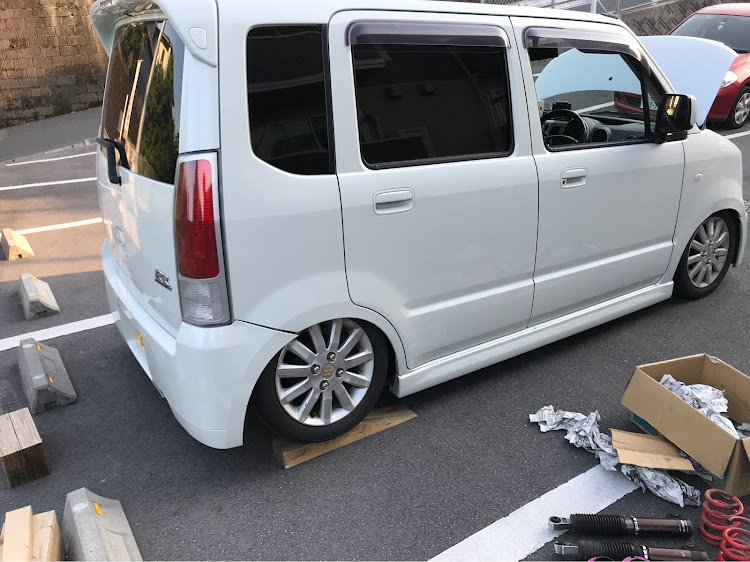 ワゴンRのDIY・車高調整・レッドメモリーに関するカスタム事例の投稿画像1枚目
