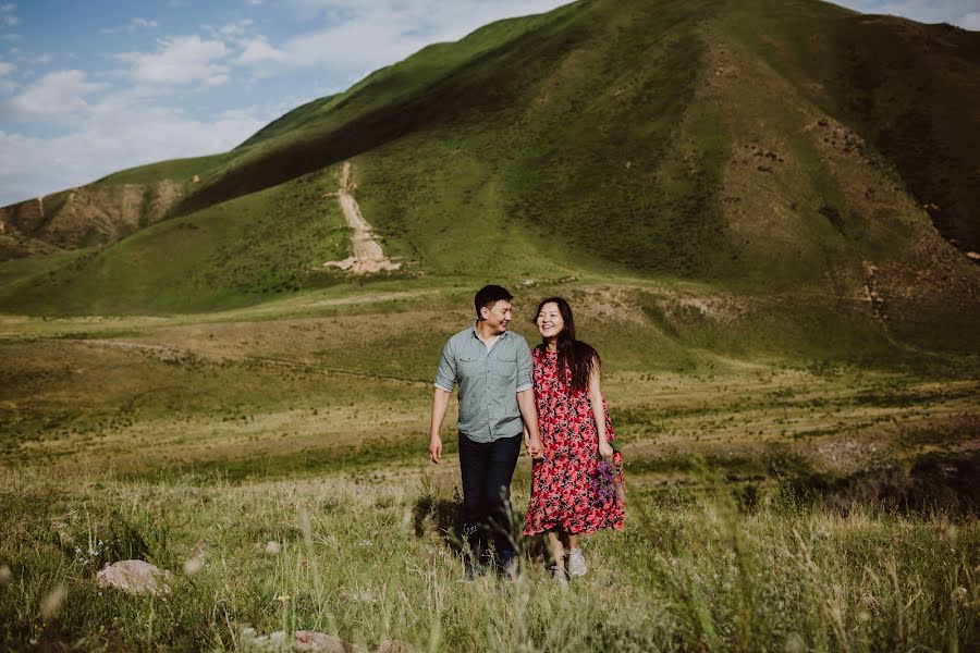 Fotógrafo de casamento Oksana Shuvalova (oksanashuvalova). Foto de 18 de janeiro 2019