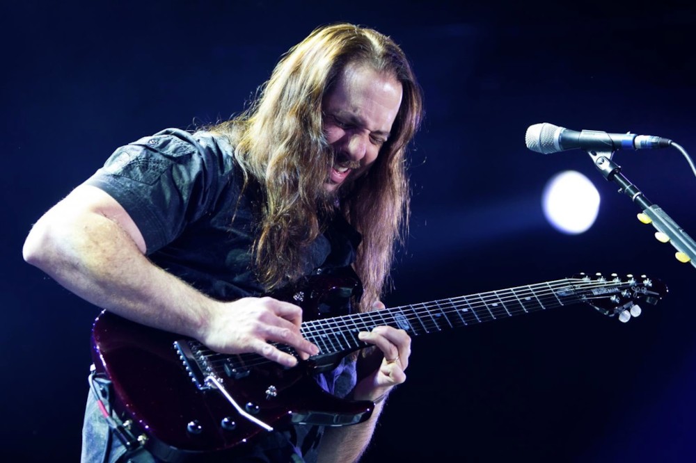 파일:external/4.bp.blogspot.com/john_petrucci_live_1.jpg