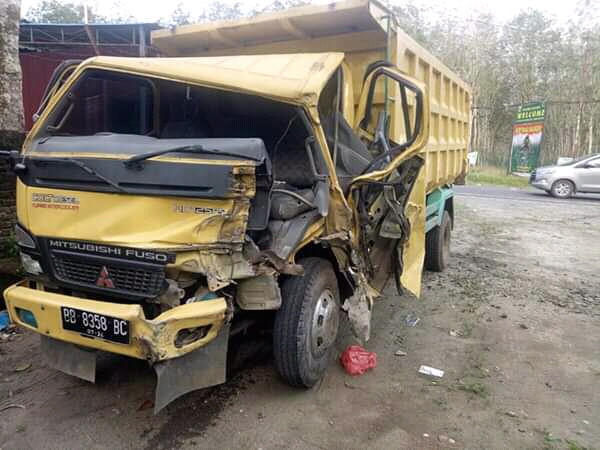 Dua Mitsubishi Insiden Lakalantas Di Jalan Medan - Pematang Siantar, Beruntung Tidak Ada Korban Jiwa