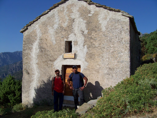 Arrivée à la chapelle et perte d'un équipier