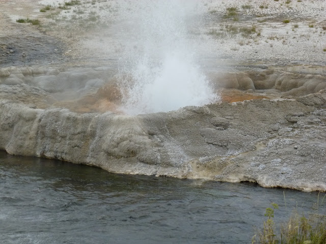 Valle Hayden. Mud Vulcano y Sulphur Caldron. Black Sand Basin.  13 de Julio. - LAS ROCOSAS DE CANADA. YELLOWSTONE Y GRAND TETON. (35)