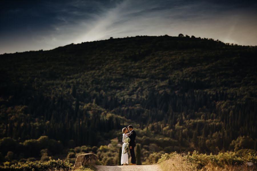 Fotógrafo de casamento Mirko Turatti (spbstudio). Foto de 20 de janeiro 2017