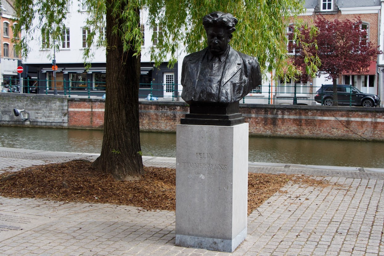 Lier, standbeeld van Felix Timmermans op het Felix Timmermansplein