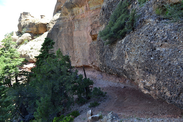 long slot of a hole in the rocks