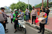 Wujud Kepedulian Ditengah Penerapan PPKM, Polsek Tanjung Duren Salurkan Bantuan Beras