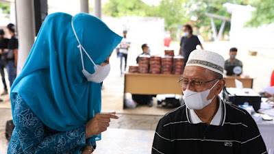 Didampingi Wakil Wali Kota Banda Aceh, Ketua TP PKK Aceh Luncurkan Gebyar Vaksinasi Lansia