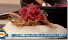 Polenta bianca, sarde e cipolla rossa in agrodolce